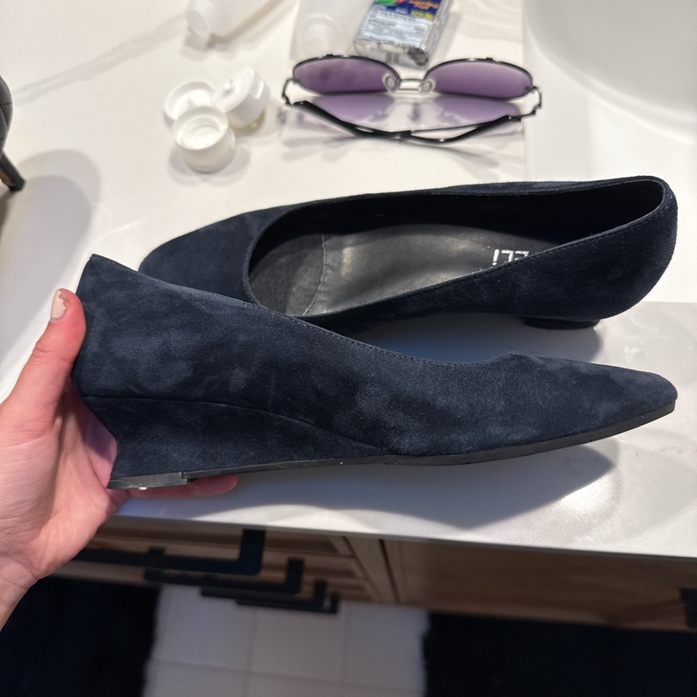 Van Eli Navy Suede Heels